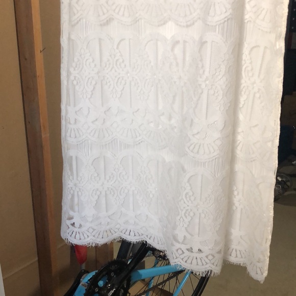 Woman’s white Max Studio lace dress - Picture 6 of 7